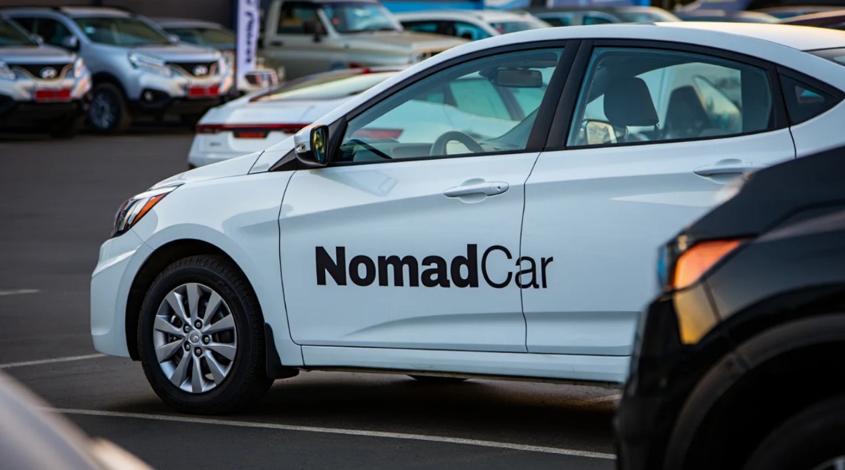 Автомобиль для аренды в Бишкеке от компании NomadCar на стоянке автопарка.